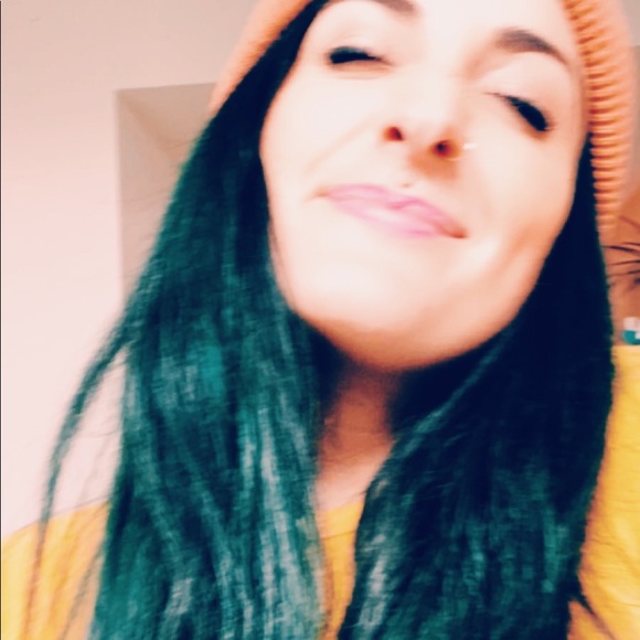 Meet your Posher, Tiffany - Picture 3 of 4